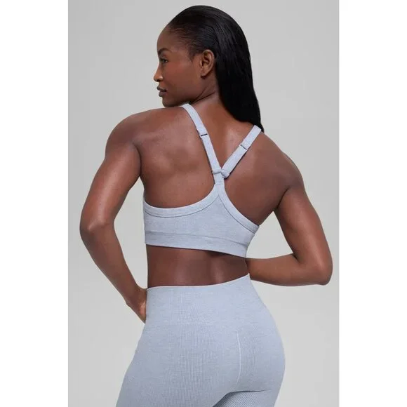 ALO Yoga Seamless Two Tone Rib Bra in Winter Frost Heather - Picture 4 of 6